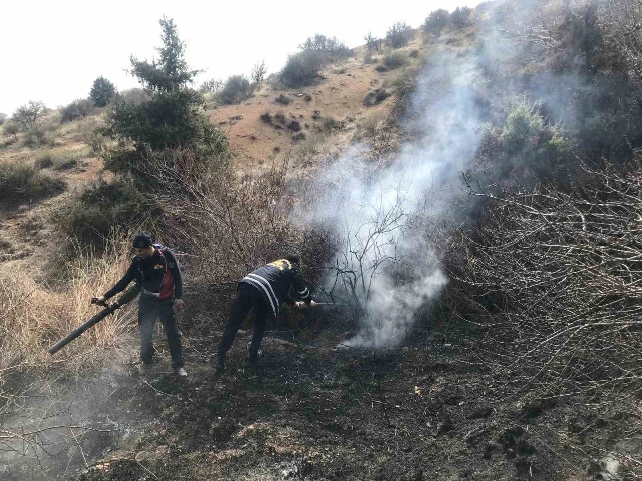 Çıkan Ot Yangını Söndürüldü