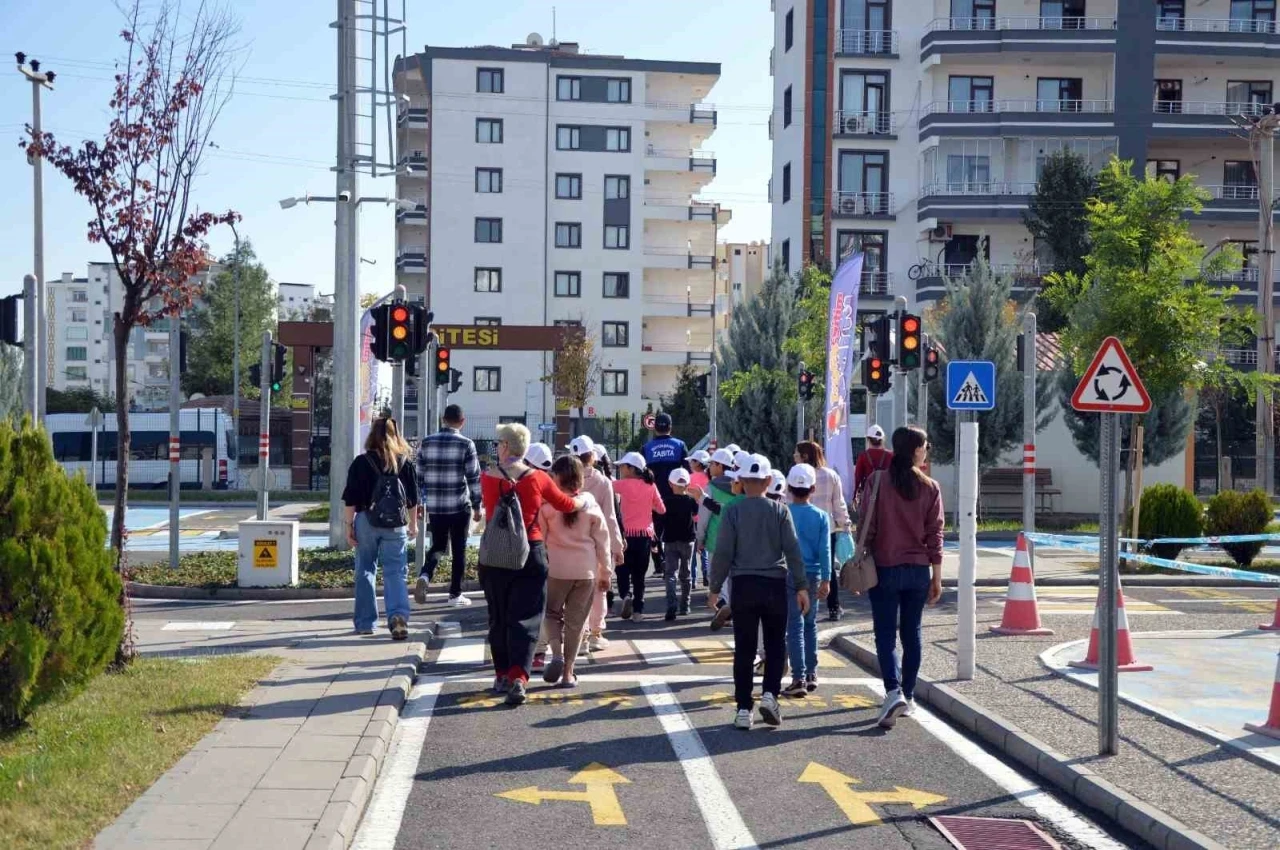 Çocuklar İçin Trafik ve İtfaiye Güvenliği Eğitimi Verildi