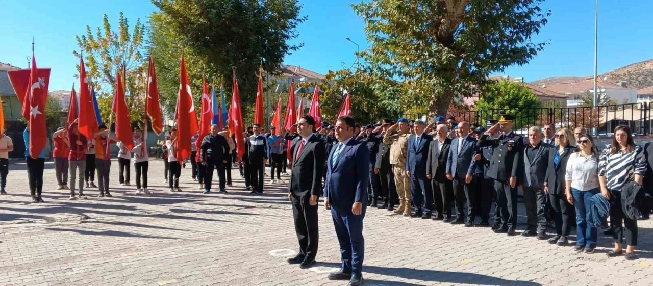  Cumhuriyet Bayramı Kutlamaları: Atatürk Büstüne Çelenk Sunumu