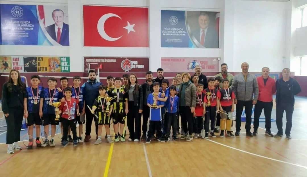 Cumhuriyet Ortaokulu, Badmintonda İl Birincisi Oldu