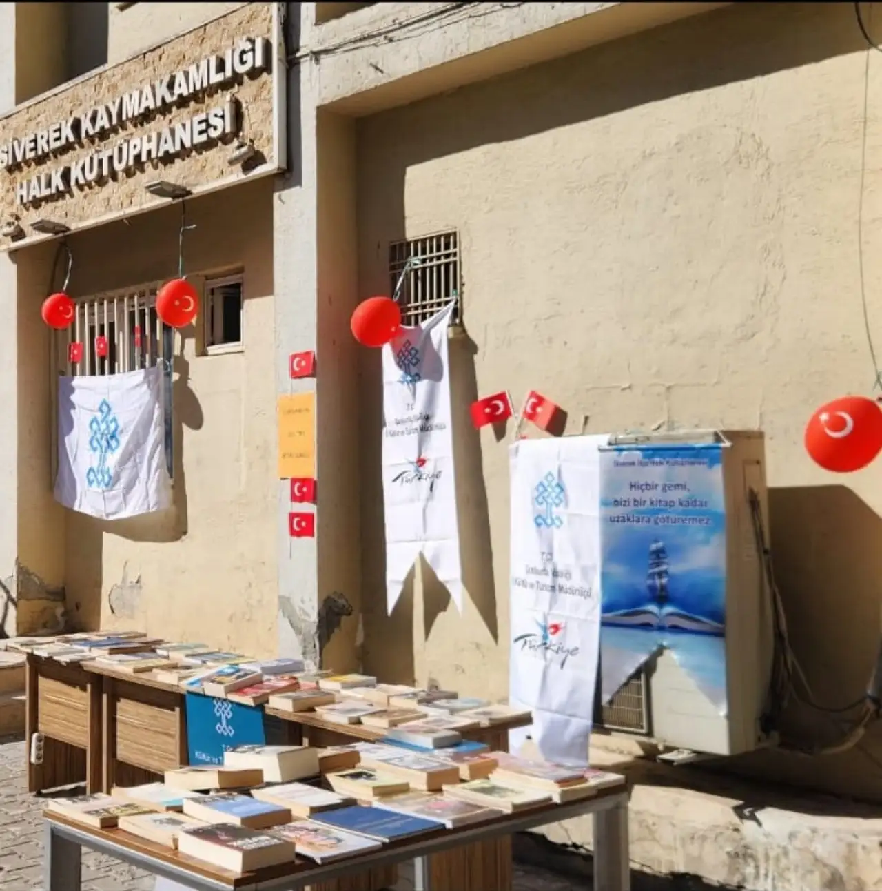 Cumhuriyetin 101. Yılı Etkinlikleri Kapsamında Siverek’te Kitap Sergisi Açıldı