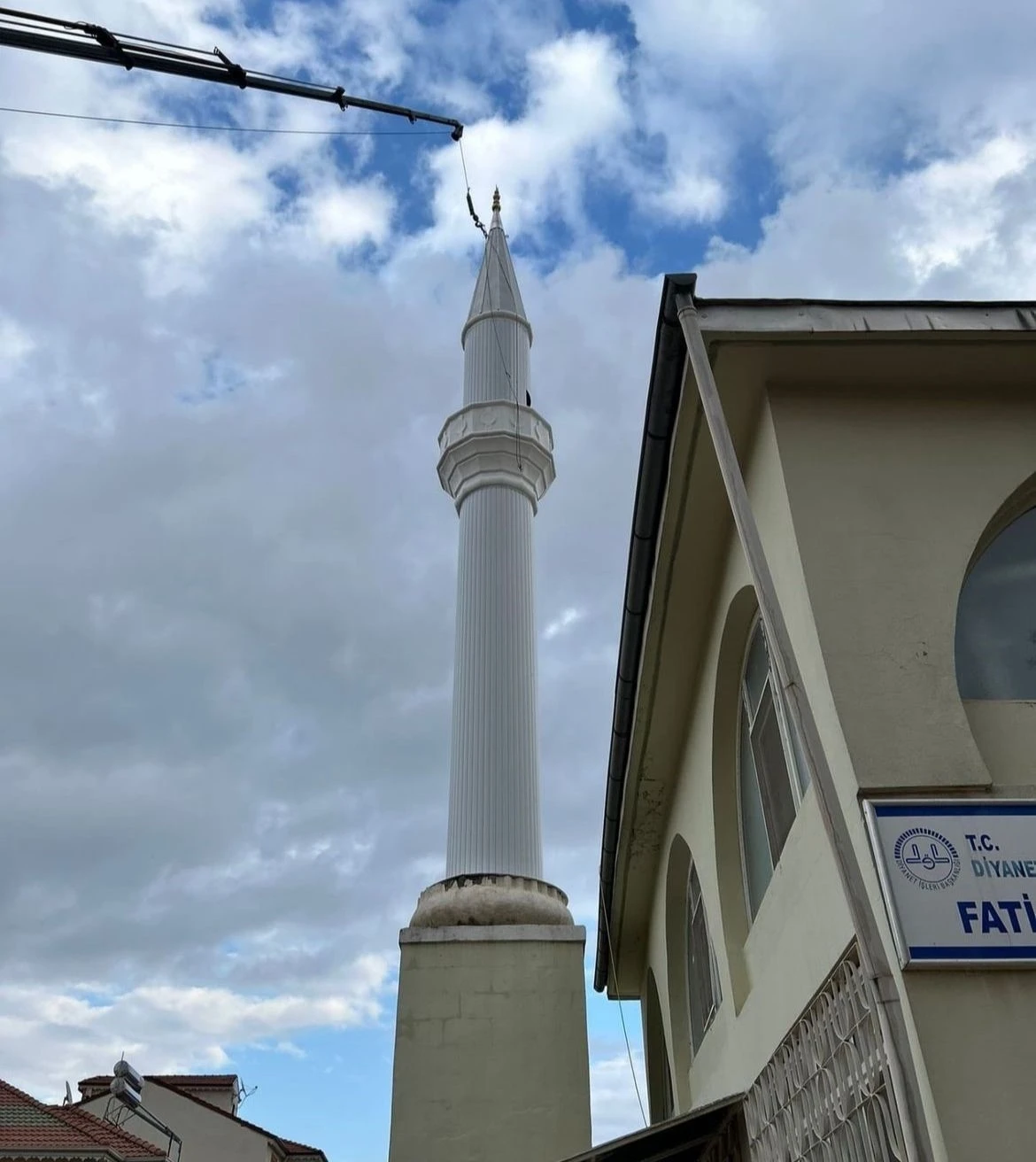 Depremde Yıkılan Cami Minareleri Yeniden Hayat Buldu