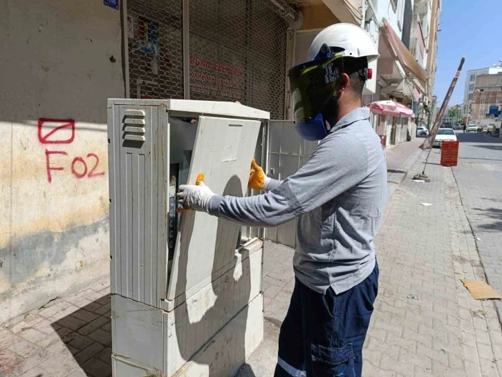 Dicle Elektrik,  Kırılan 3 Bin Elektrik Panosunu Onardı