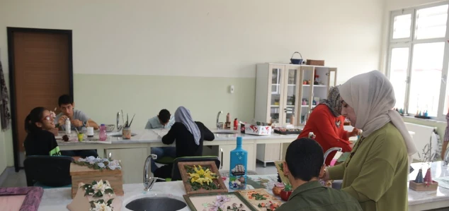 Diyarbakır'da El Sanatlarıyla Öğrenciler Gelire Dönüştürüyor