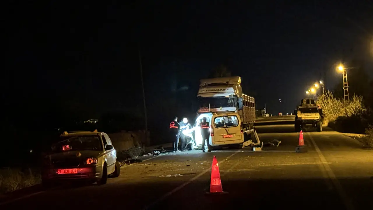 Diyarbakır Hani'de Feci Kaza: 4 Araç Çarpıştı, 3 Ölü, 3 Yaralı