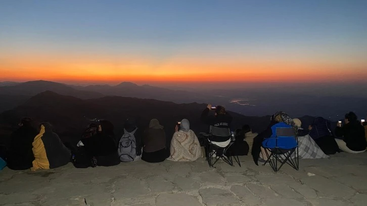 Doğu-Batı Dostluk ve İpek Yolu Rallisi Nemrut Dağı'nda