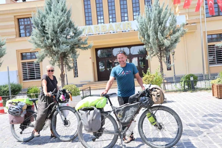 Dünyayı Bisikletle Gezen Danimarkalı Çiftin Yeni Durağı Diyarbakır Oldu