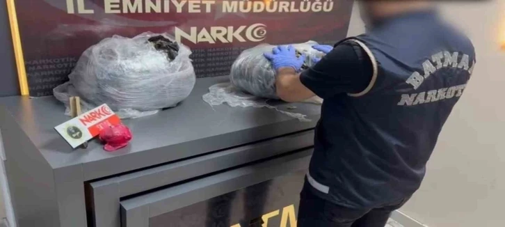  Durdurulan Araçta 6 Kilo 250 Gram Uyuşturucu Ele Geçirildi