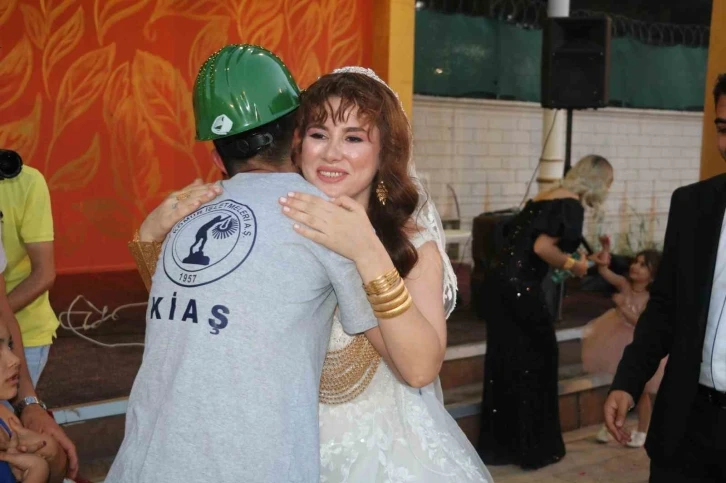 Duygu Dolu Bir Buluşma: Deprem Kurtulanı Gizem Nur Özkan'ın Nikah Töreni