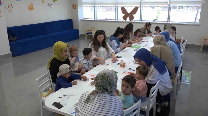 Ebeveynler ve Çocuklar İçin Özel Bebek Kütüphanesi Yoğun İlgi Görüyor