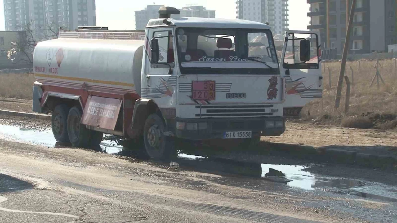 Faciadan Dönüldü Mazot Yüklü Tanker ile Cam Yüklü Tır Çarpıştı