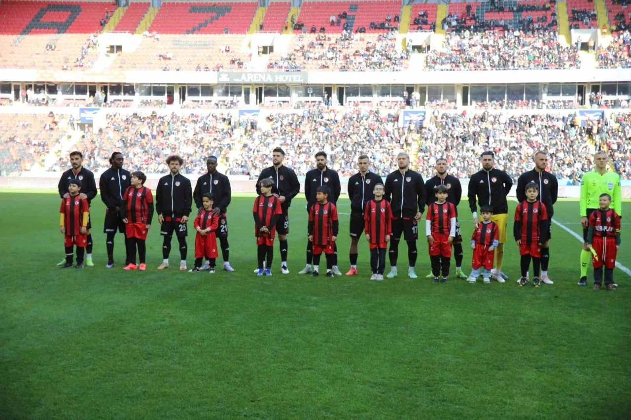 Fenerbahçe Deplasmanda Öne Geçti!