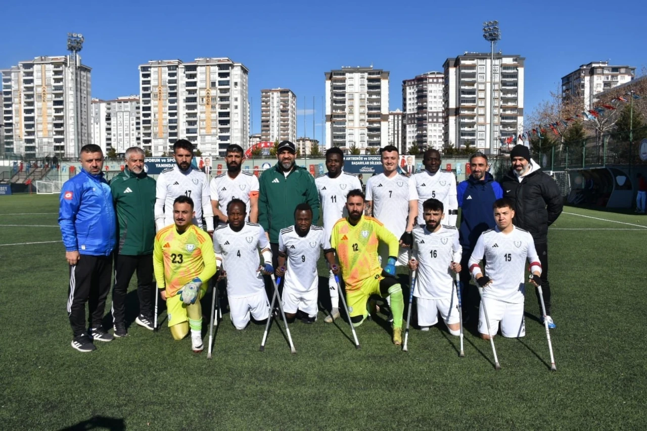 Futbol Takımı Farklı Kazandı: 8-0