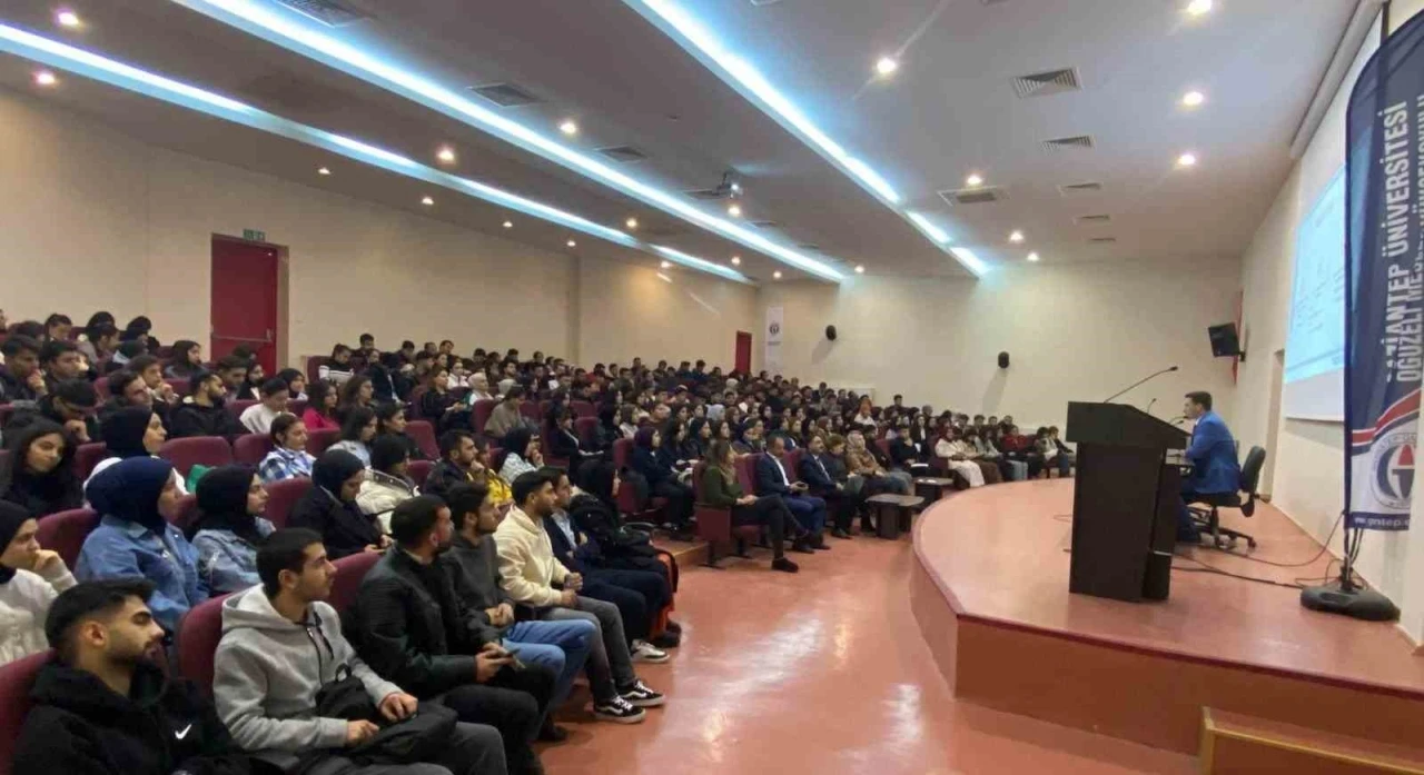 GAÜN’de İnsan Hakları Konferansı Düzenlendi