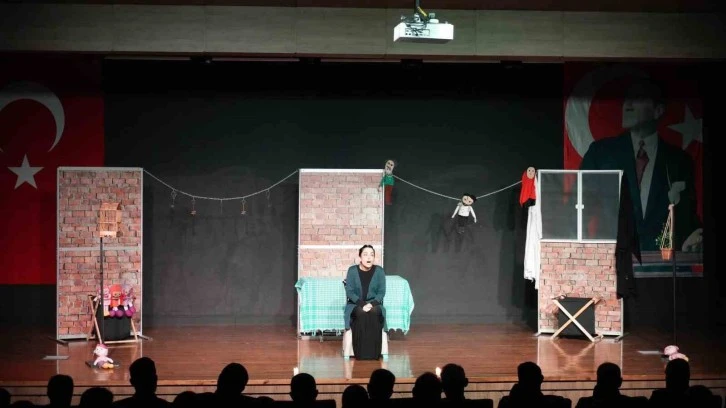 Gaziantep’te “Filistin Hakkında Konuşmalıyız” Tiyatro Oyunu Sahnelendi