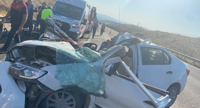 Gaziantep'te Otomobilin Tıra Çarpması