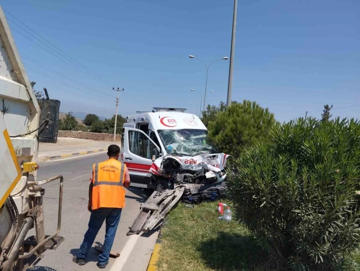 Gaziantep’te Vakadan Dönen Ambulans Tankere Çarptı