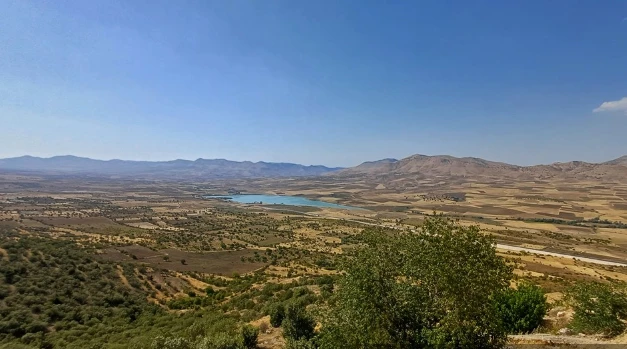 Gercüş İlçesinde Anız Yangınlarıyla Mücadele Devam Ediyor