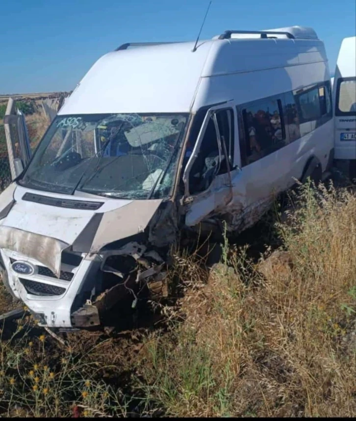  İki Ayrı Kazada 26 Kişi Yaralandı