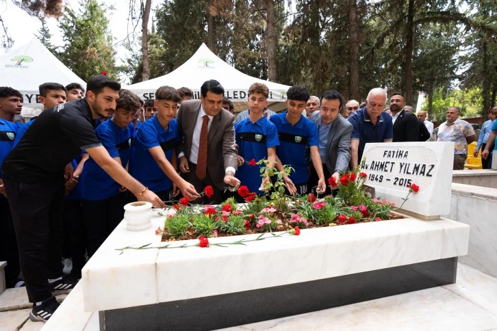 İlk Belediye Başkanı Avukat Ahmet Yılmaz Mezarı Başında Anıldı