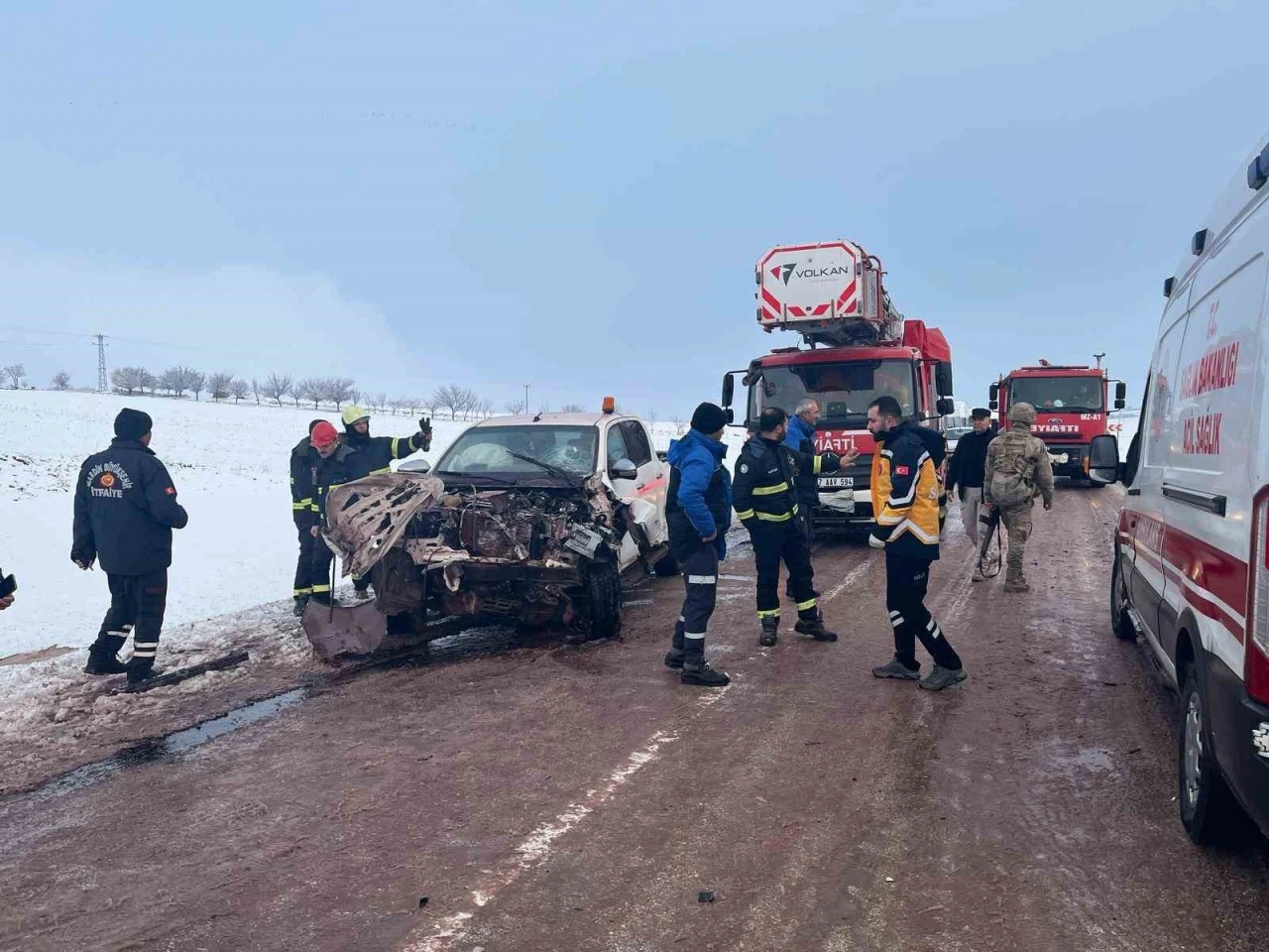  İşçileri Taşıyan Minibüs ile Pikap Çarpıştı: 10 Yaralı