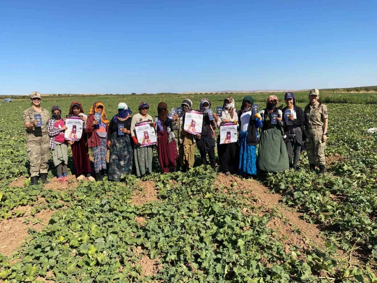 Jandarma Gaziantep'te KADES Uygulamasını Tanıttı: Binlerce Kadın Bilgilendirildi