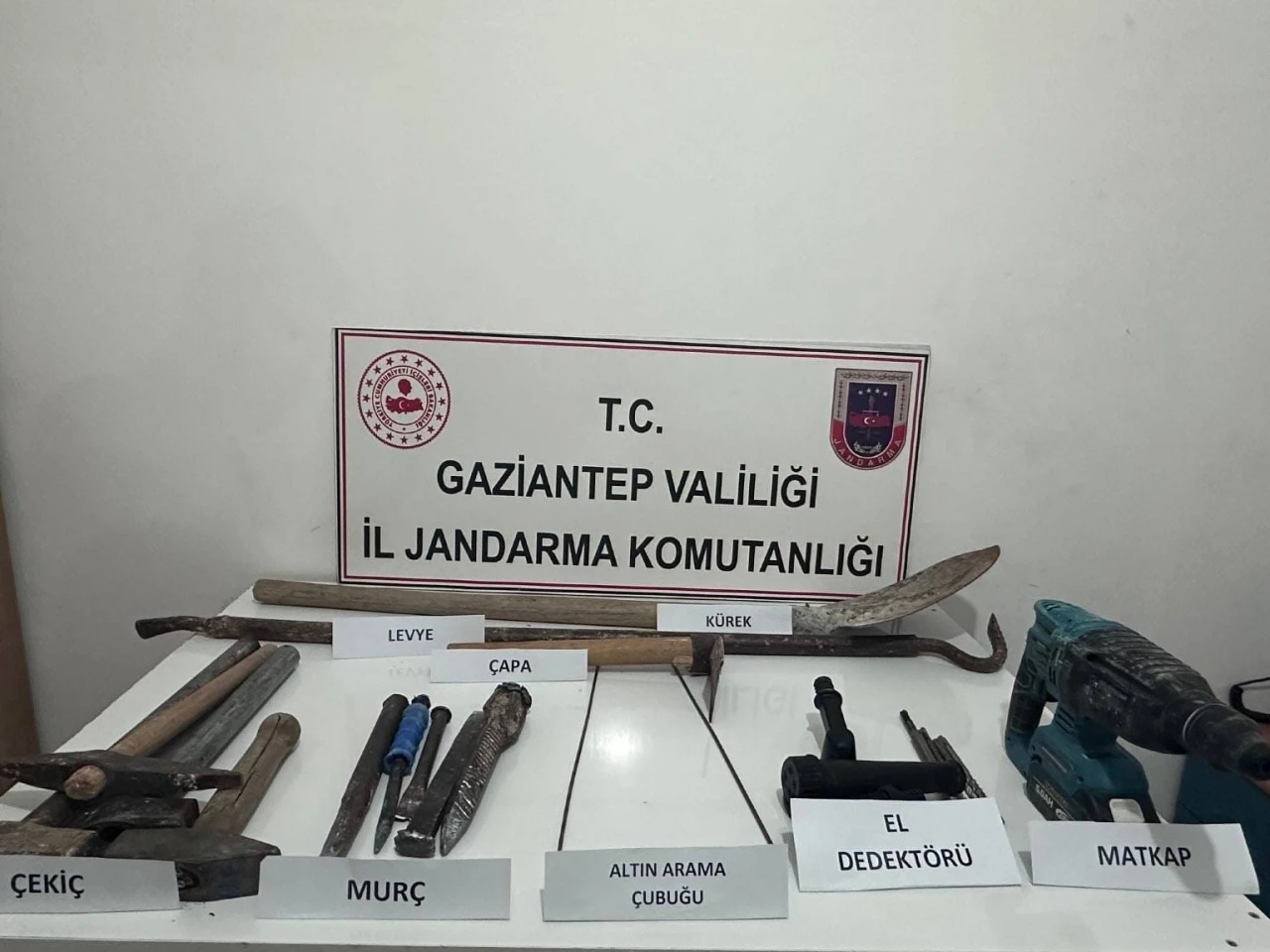 Jandarmadan Kaçak Kazı Yapanlara Suçüstü Operasyonu