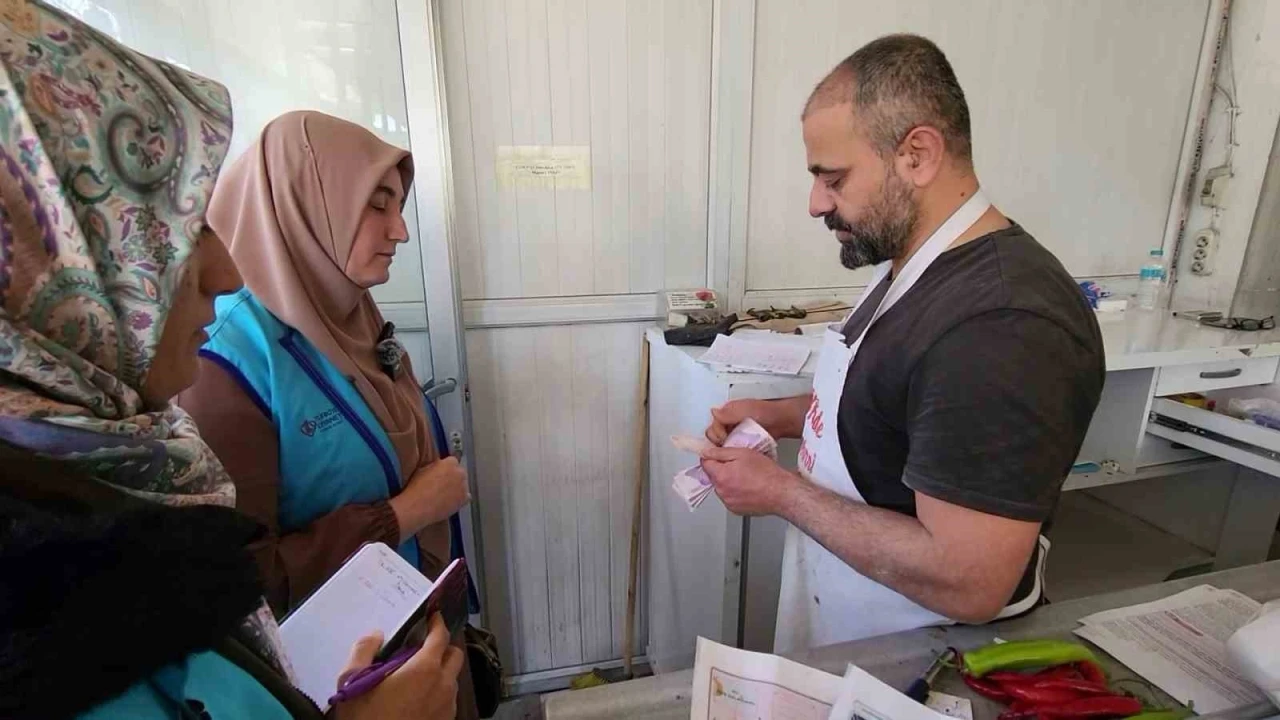 Kadınlar ‘Zimem Defteri’ Geleneğiyle Borçları Kapatıyor