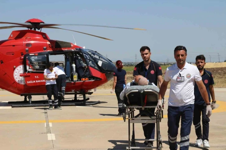 Kalp Krizi Geçiren 72 Yaşındaki Adam Ambulans Helikopterle Hastaneye Sevk Edildi