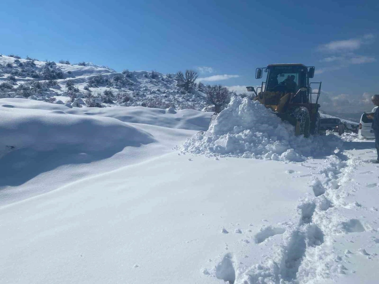 Kapanan Köy ve Mezra Yolları Ulaşıma Açıldı