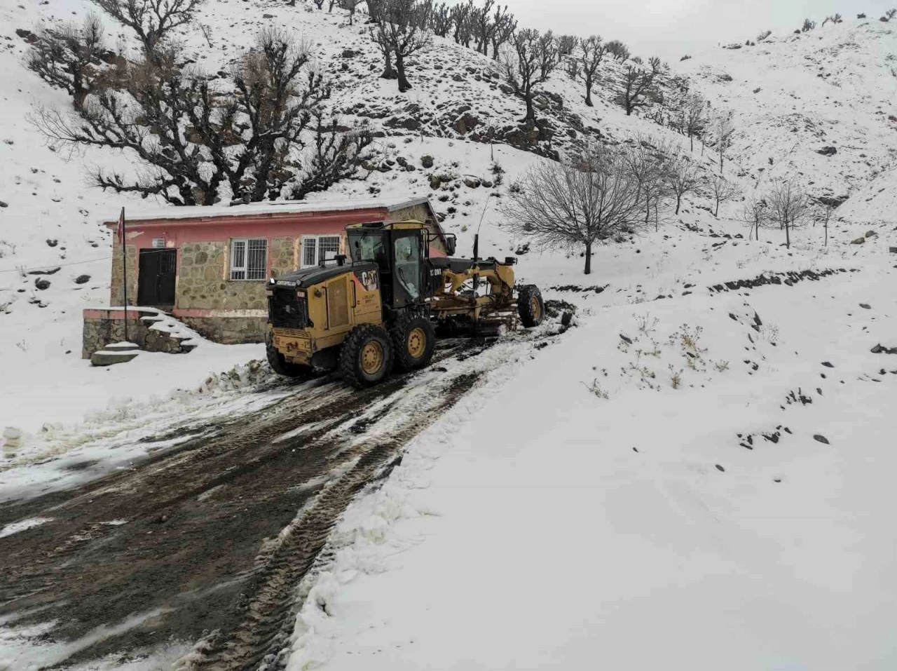 Kar Yağışı Eğitime Ara Verdirdi