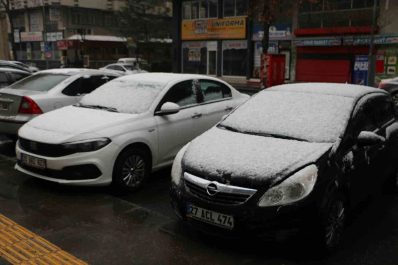 Kar Yağışı Etkilisini Gösretiyor