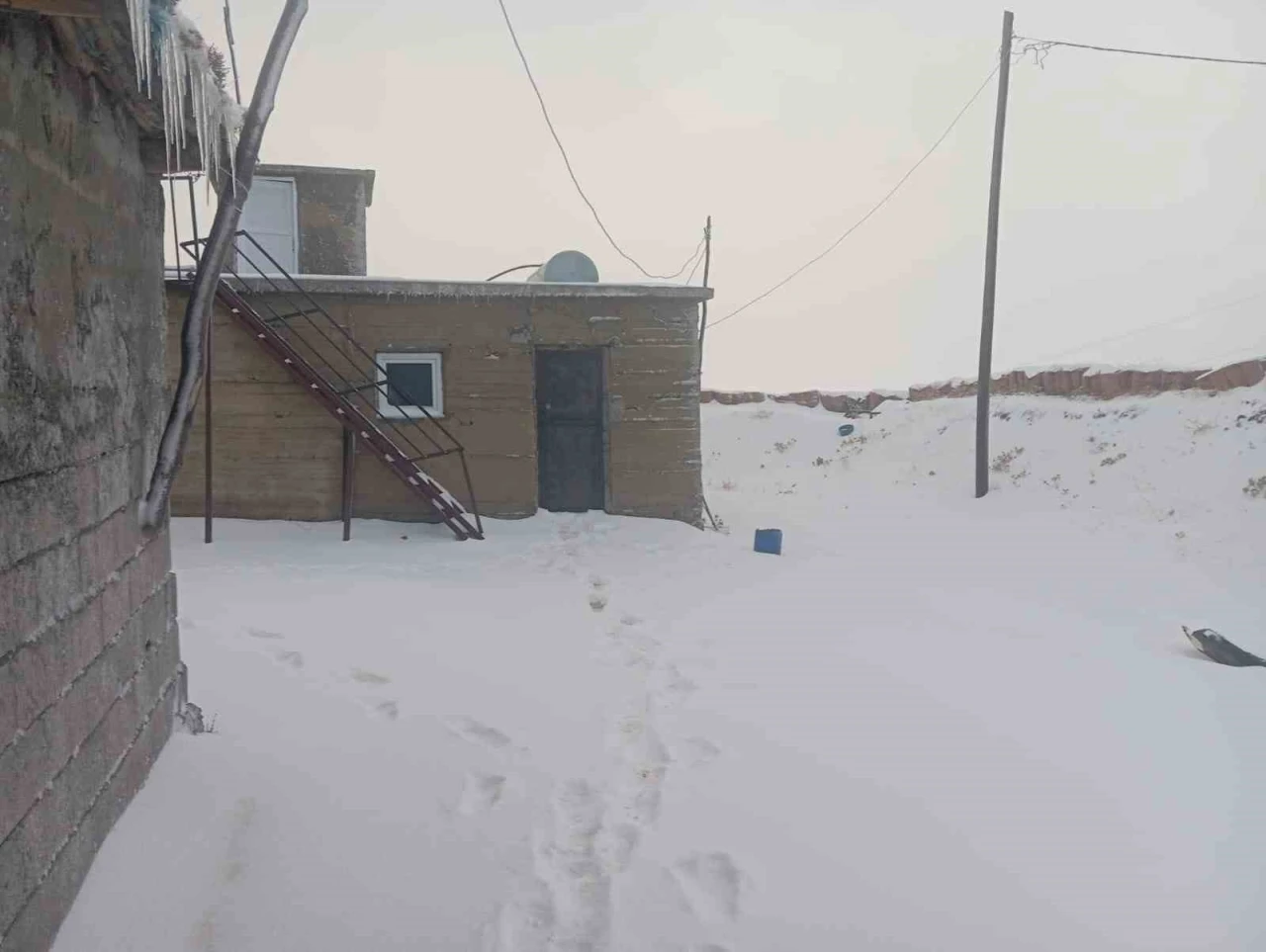 Kar Yağışı Nedeniyle 100’ün Üzerinde Yerleşim Yolu Ulaşıma Kapandı