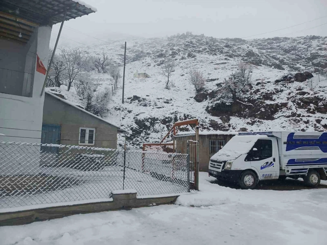 Kar Yağışı, Yüksek Kesimleri Beyaza Bürüdü