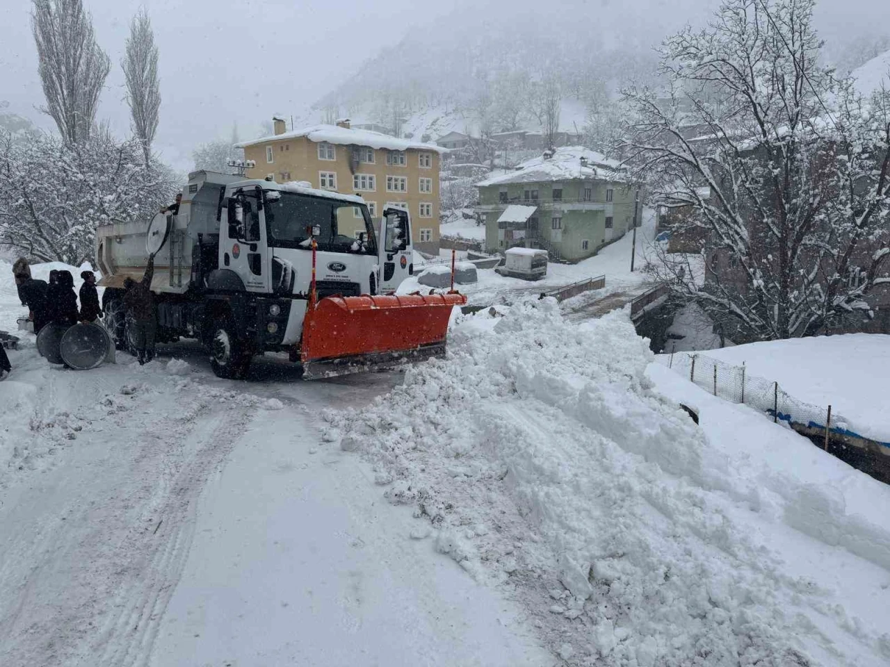 Kardan Kapanan Köy Yolları Ulaşıma Açılıyor