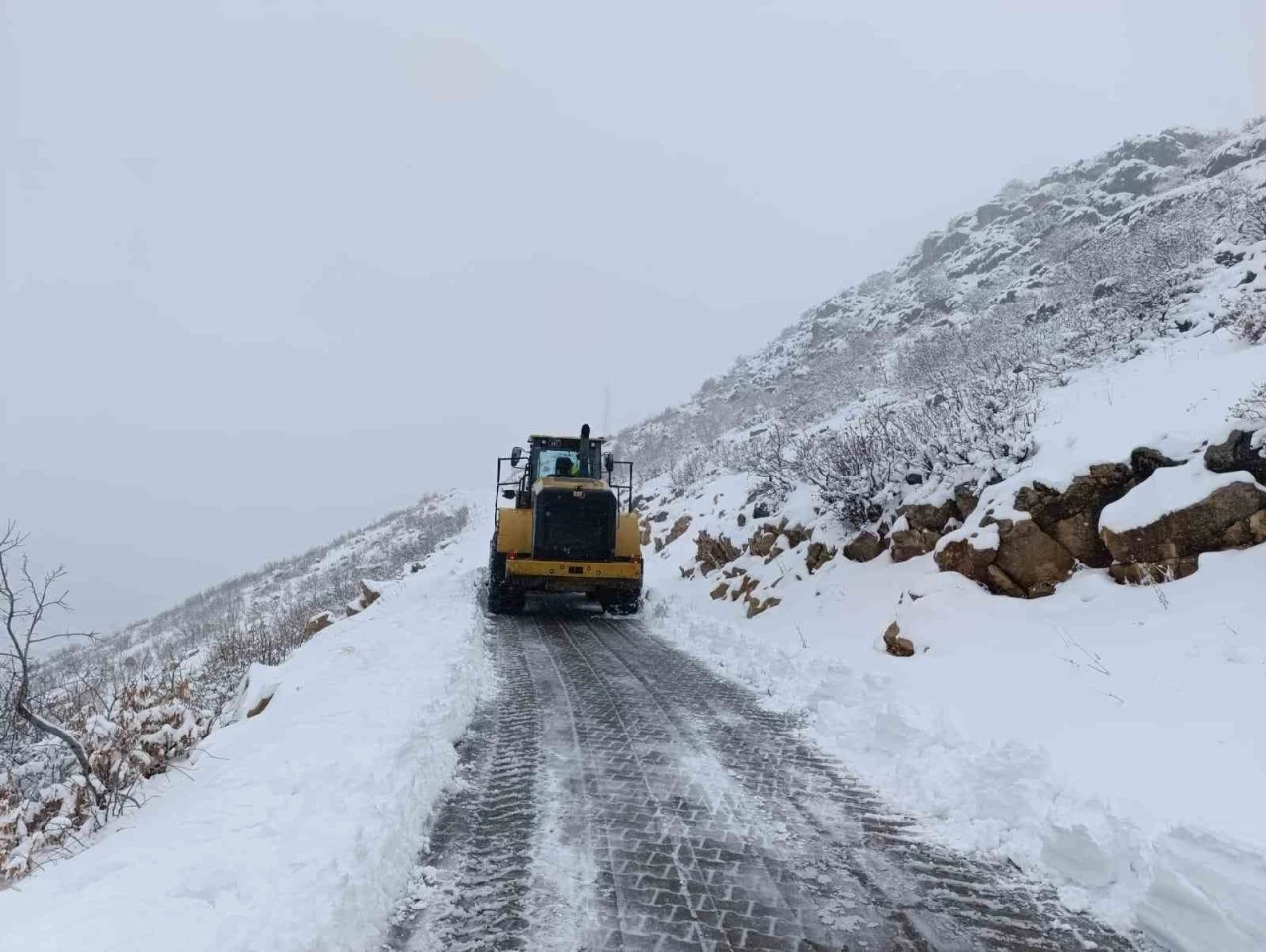 Karla Kaplı 165 Kilometre Yol Ulaşıma Açıldı