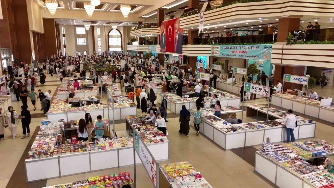 Kitap Fuarlarına Yoğun İlgi: 2 Milyona Yakın Ziyaretçi!