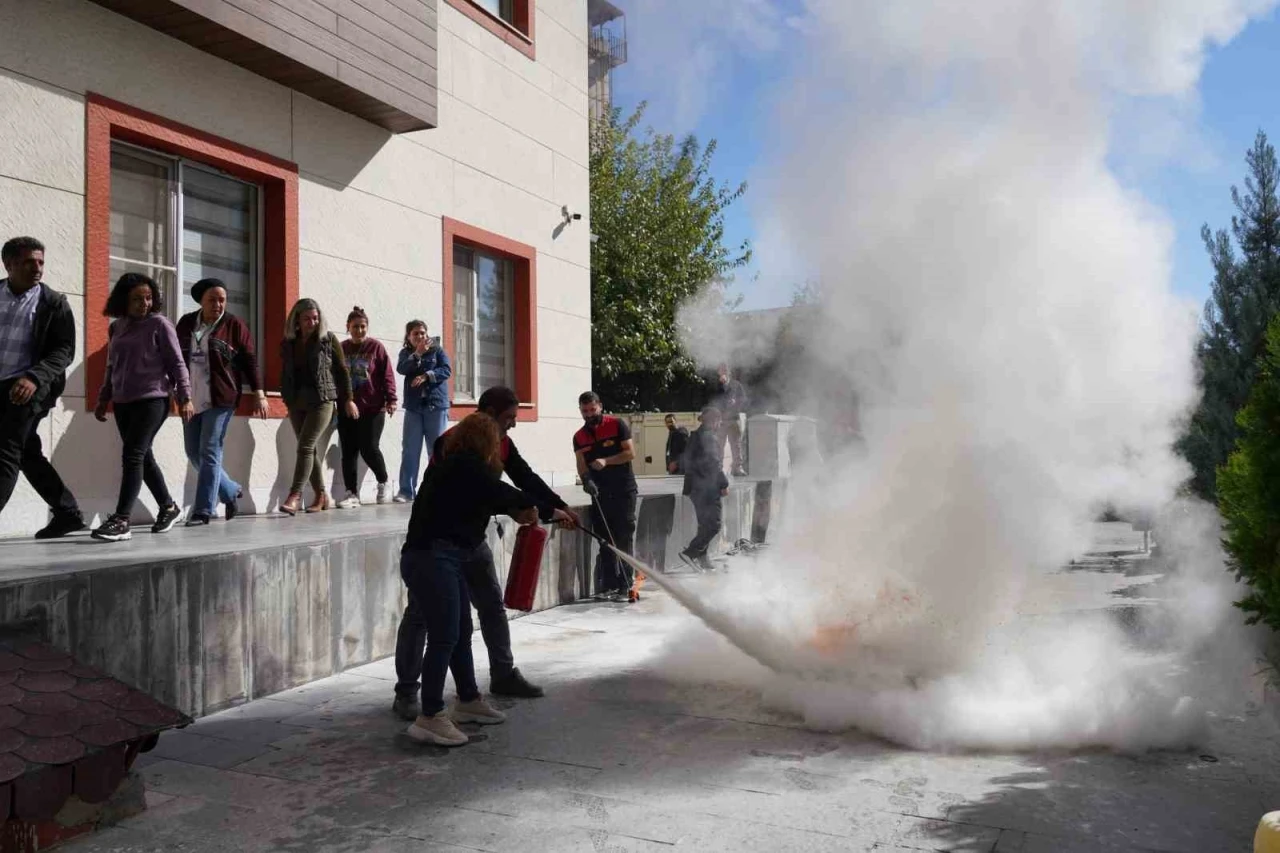 Kız Öğrenci Yurdunda Güvenlik İçin Yangın Tatbikatı