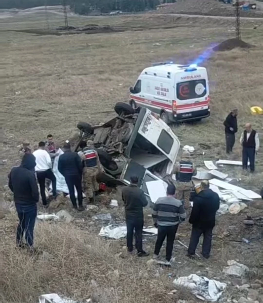 Kontrolden Çıkan Minibüs Şarampole Uçtu 1 Ölü, 3 Yaralı