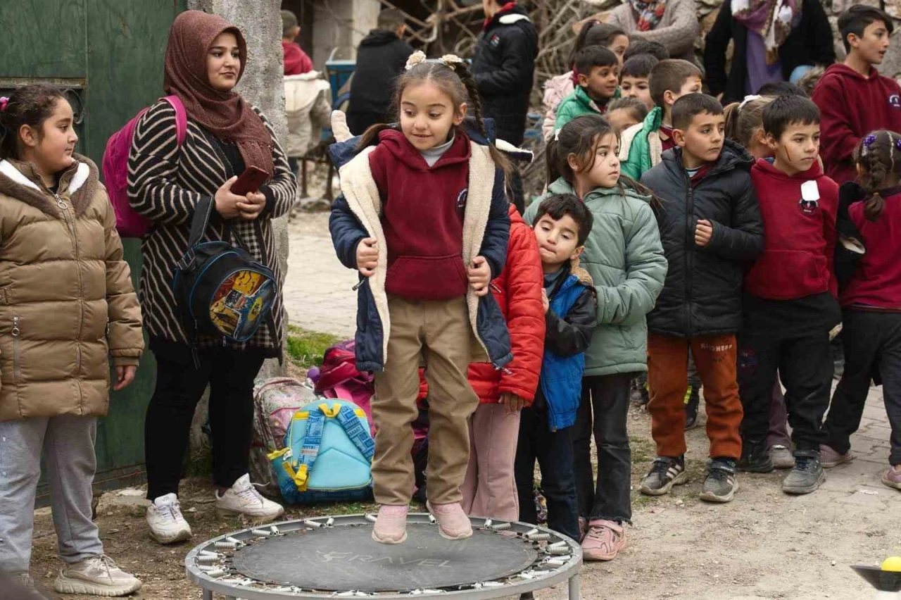 Köy Okullarında Renkli Çocuk Şenliği