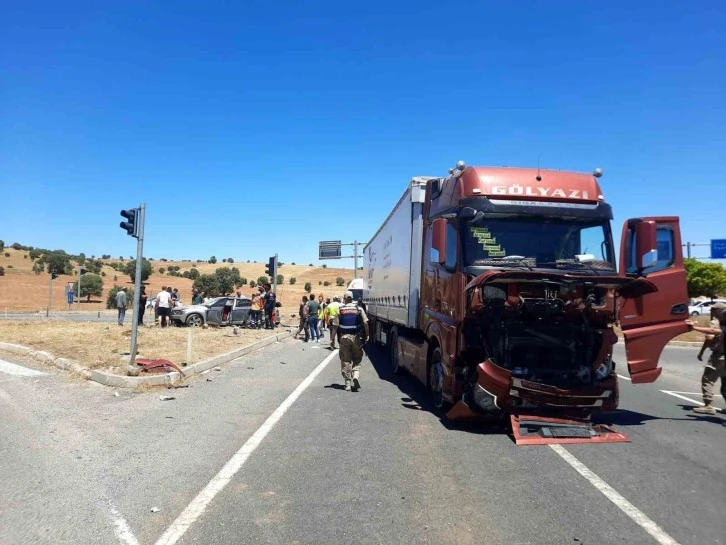 Mardin'de Korkunç Trafik Kazası: 1'i Ağır, 5 Yaralı