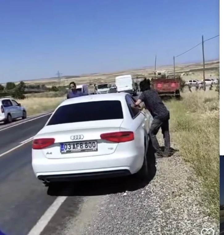 Mardin Mazıdağı'nda Aileler Arasında Yol Kapatarak Kavga