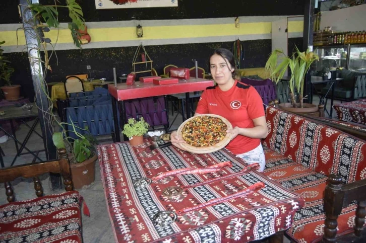 Milli Bilek Güreşçisinden Yöresel Malzemelerle "Pirano" Pizza