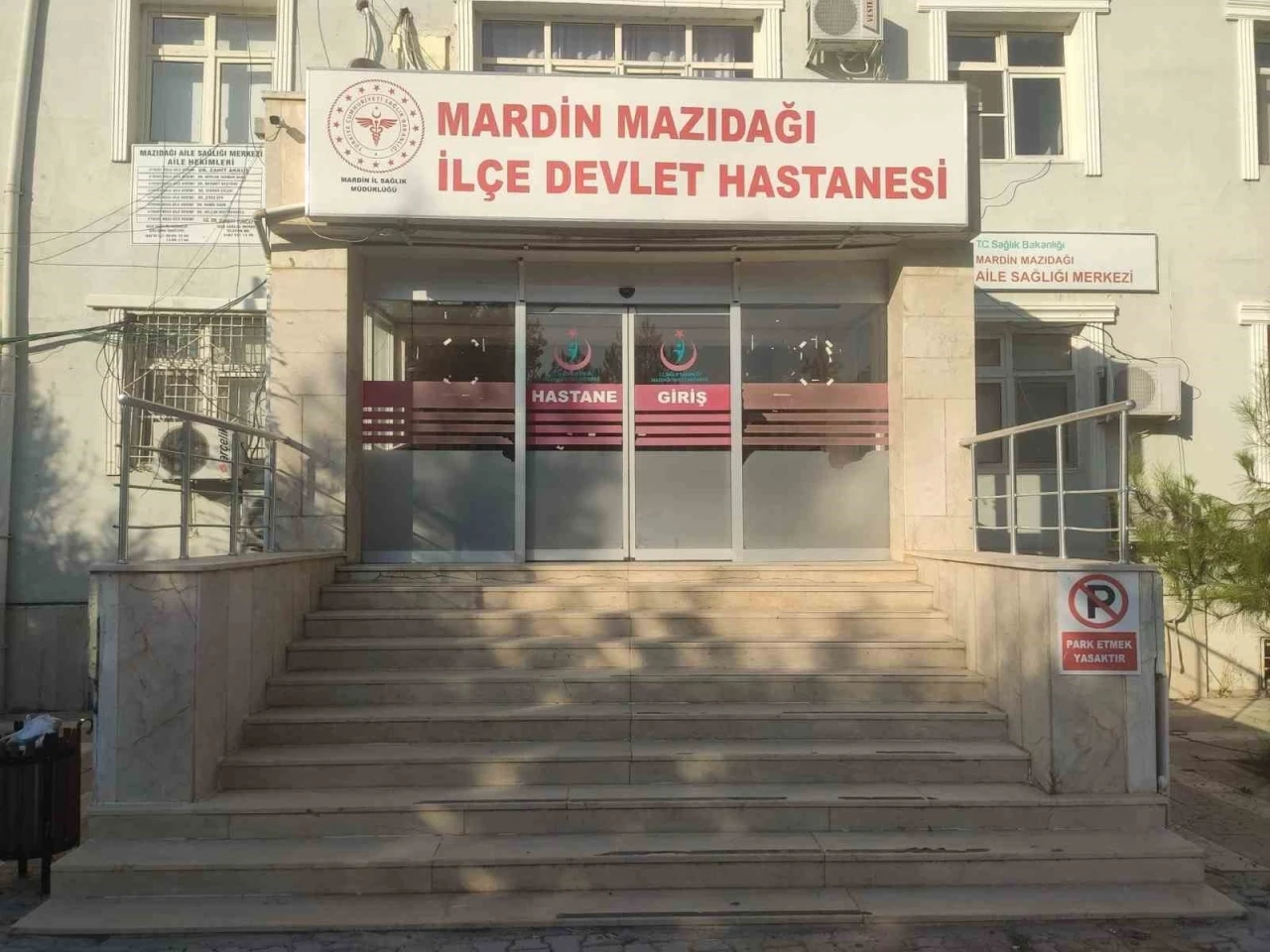 Minibüs ile Kamyonet Çarpıştı: 13 Yaralı