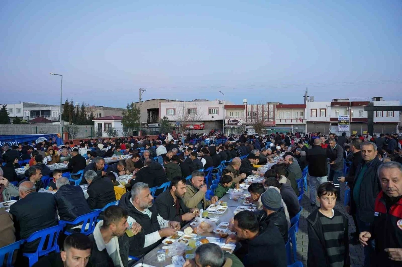  Belediye’nin İftar Çadırına Yoğun İlgi