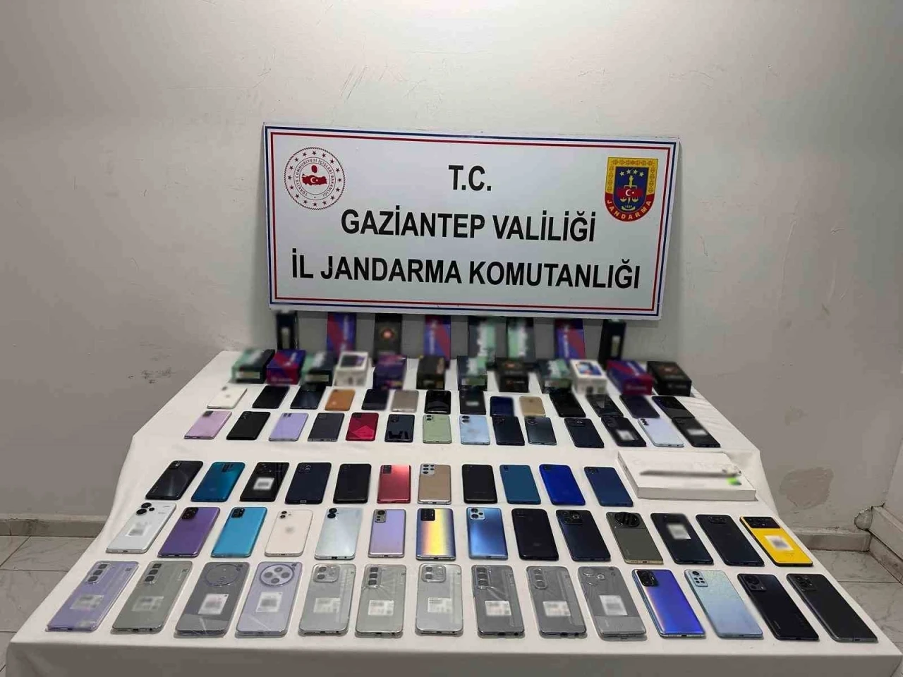  Jandarmadan Kaçak Telefon Operasyonu: 2 Milyon TL’lik Vurgun Engellendi!