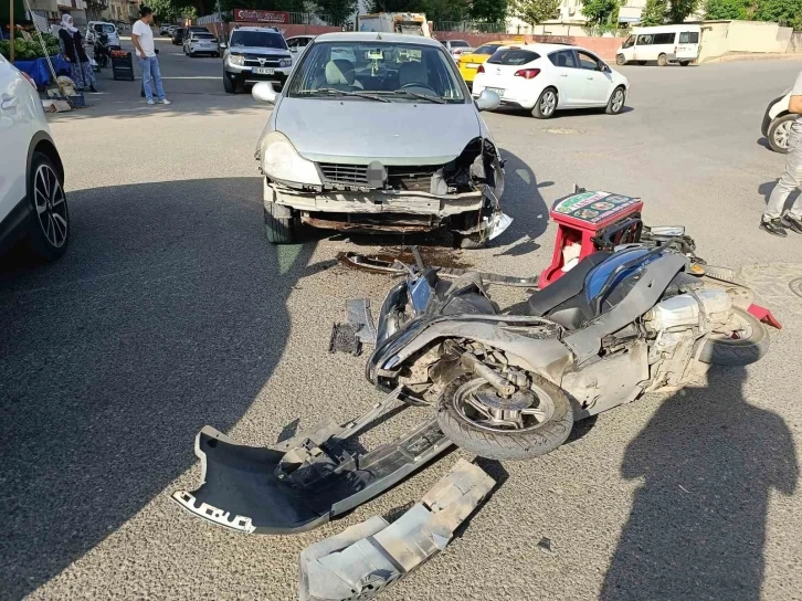 Otomobilin Çarptığı Motosiklet Sürücüsü Yaralandı