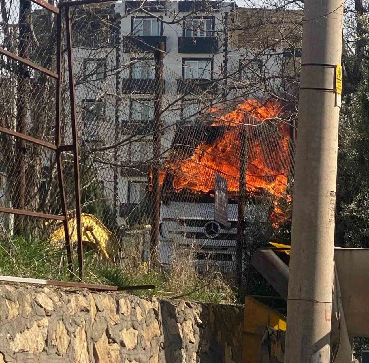 Park Halindeki Tır Alevlere Teslim Oldu!