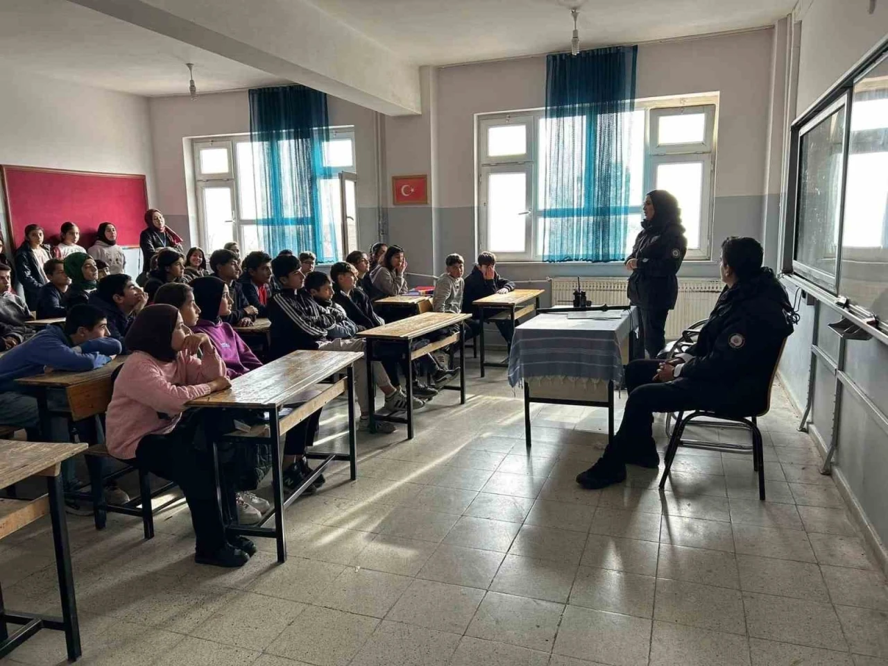 Polislik Mesleği Hakkında Bilinçlendirme Toplantısı Düzenlendi