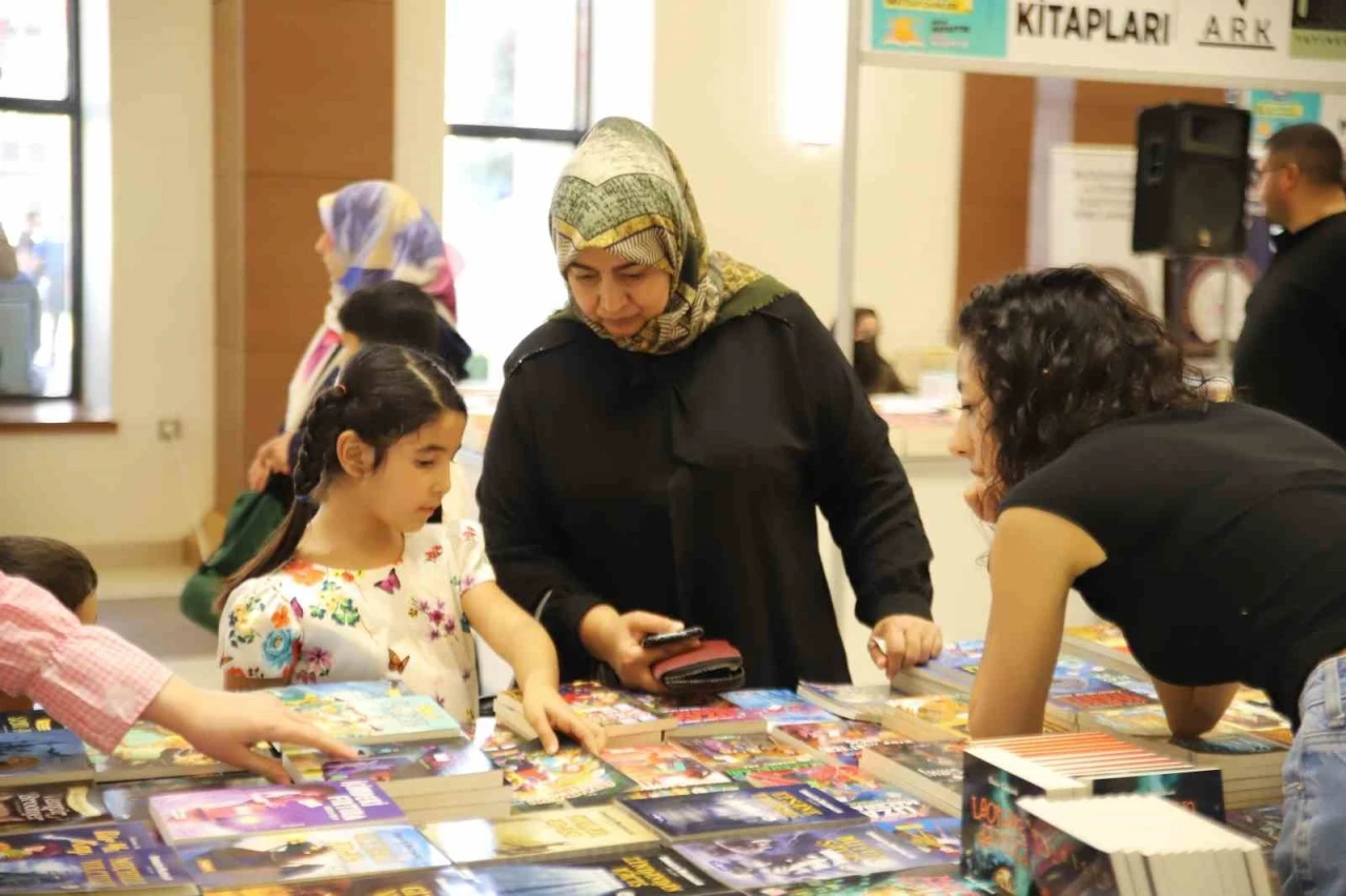 Şahinbey Belediyesi'nin 8. Kitap Fuarı Kapılarını Açtı